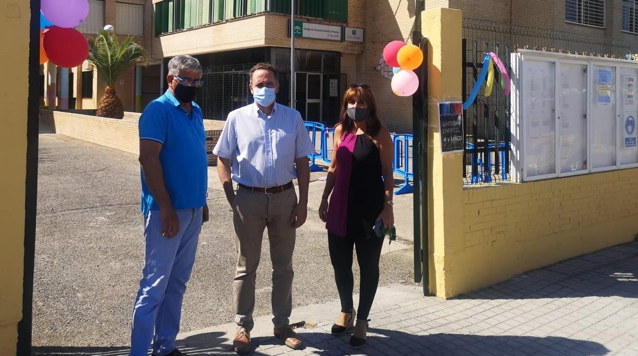 El alcalde de Valencina, Antonio Manuel Suárez, con la concejal tránsfuga, Susana Martín