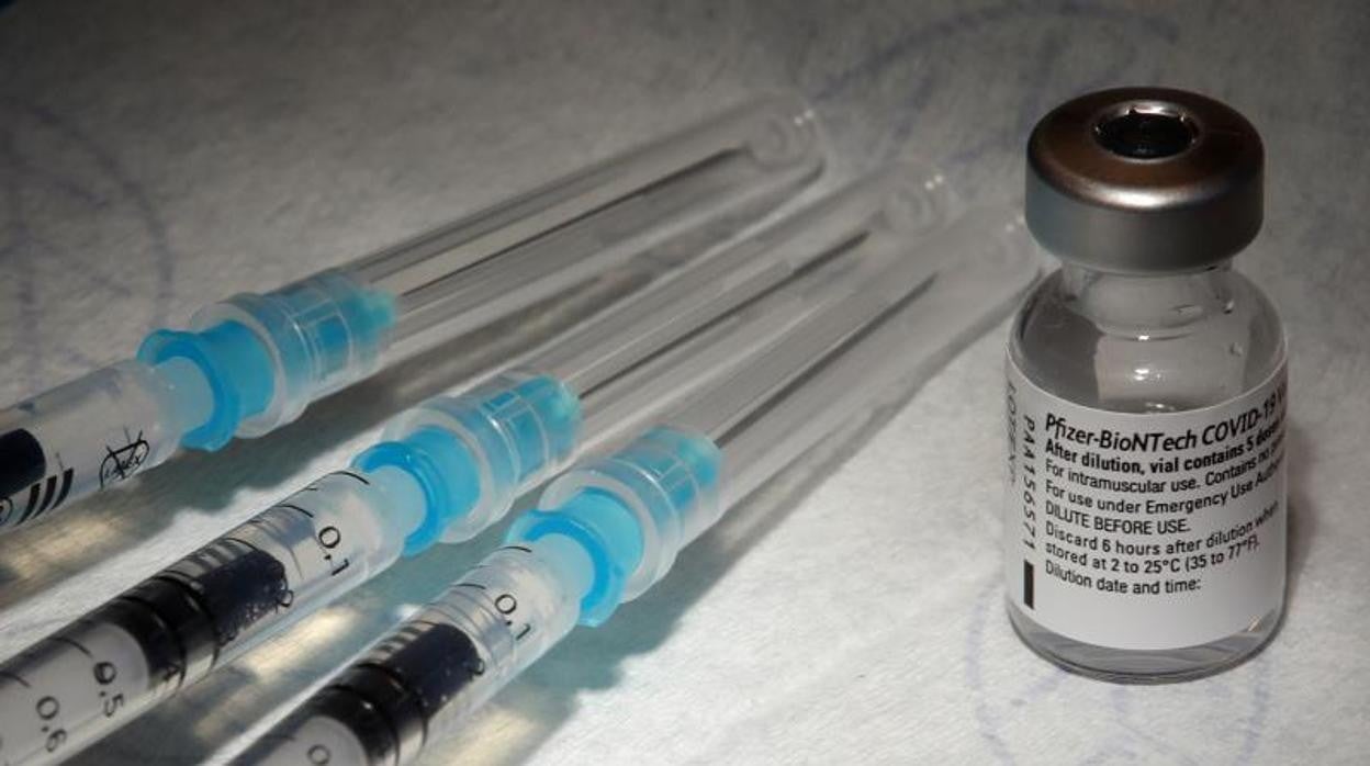 Tres jeringuillas preparadas para vacunarse contra el Covid