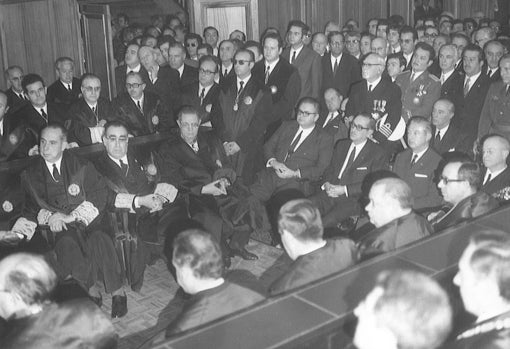 Público y autoridades asistentes el día inaugural del nuevo Palacio de Justicia