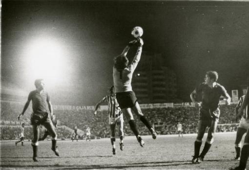 Derbi en el Trofeo ciudad de Sevilla, año 1976