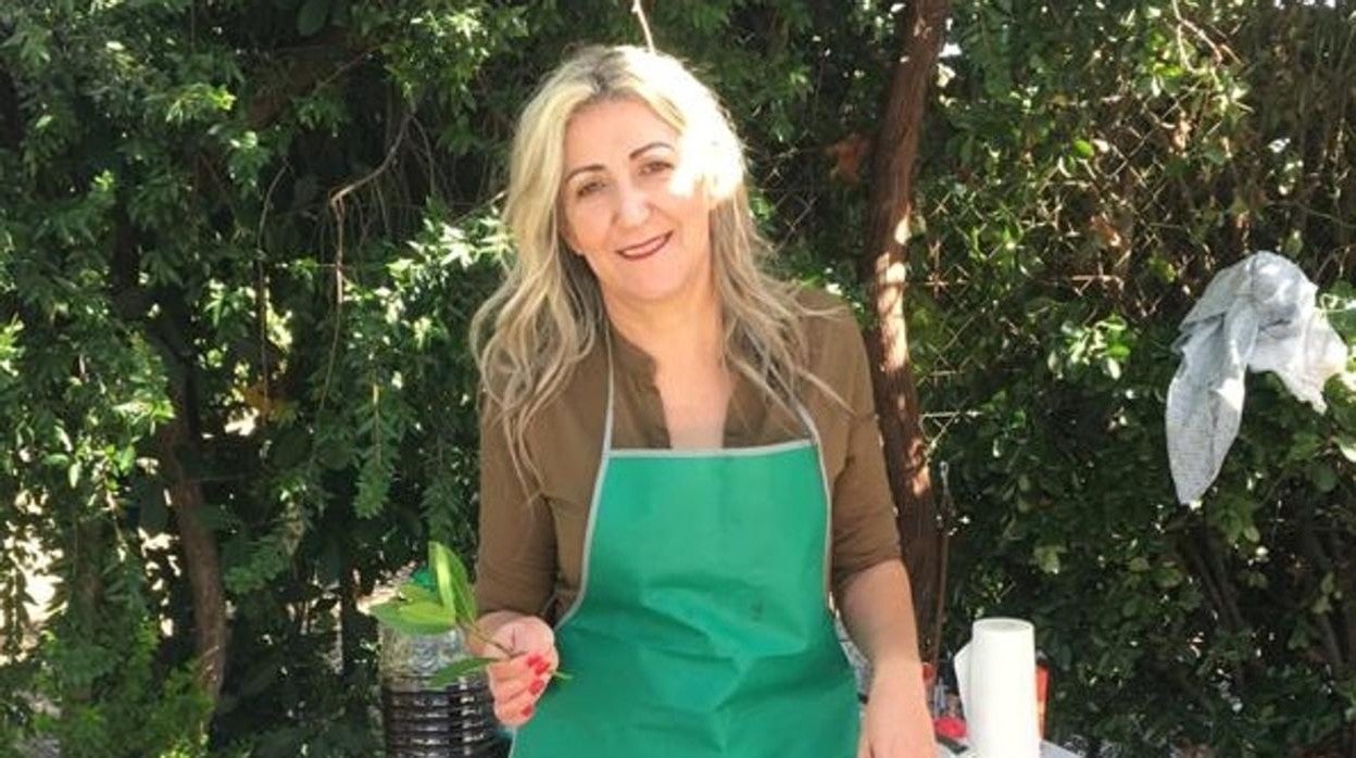 Dolores Fernández cuida de su padre, de 87 años, que es dependiente y sufre depresión y otros trastornos