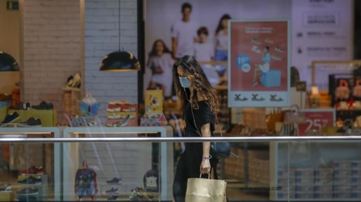 ¿Qué tiendas y centros comerciales abren los días festivos de la Semana Santa 2021 en Sevilla?