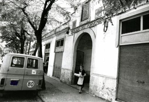 Entrada al Mercado del Porvenir a finales de los 70