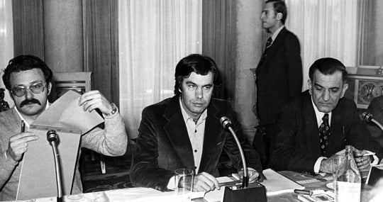 Junto a Felipe González en una reunión de los Pactos de la Moncloa en octubre de 1977