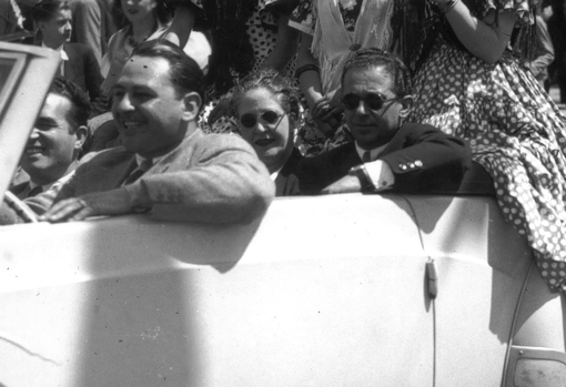 La estética de los hombres indica que podría tratarse de los años 50