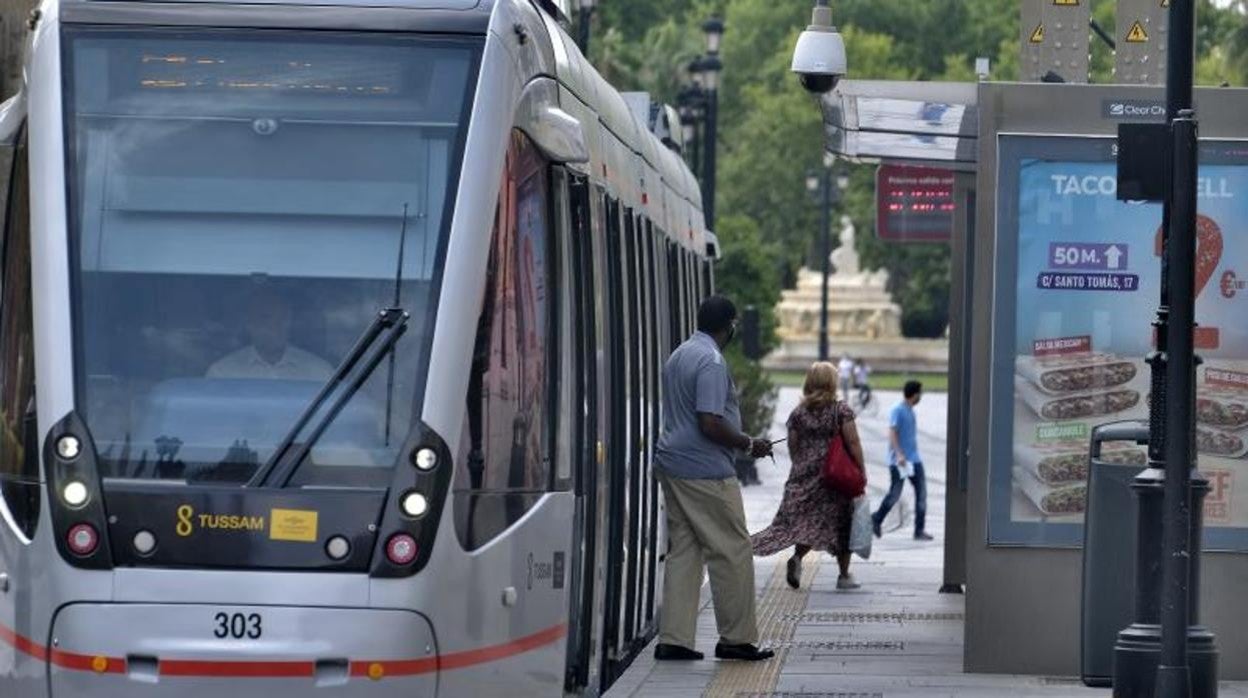 El alcalde, presentando el proyecto de corredor verde de Nervión