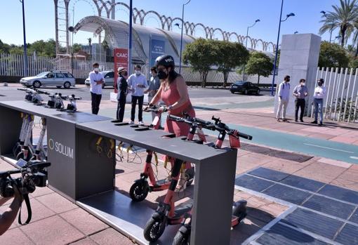 La estación de la Cartuja se recarga con energía solar