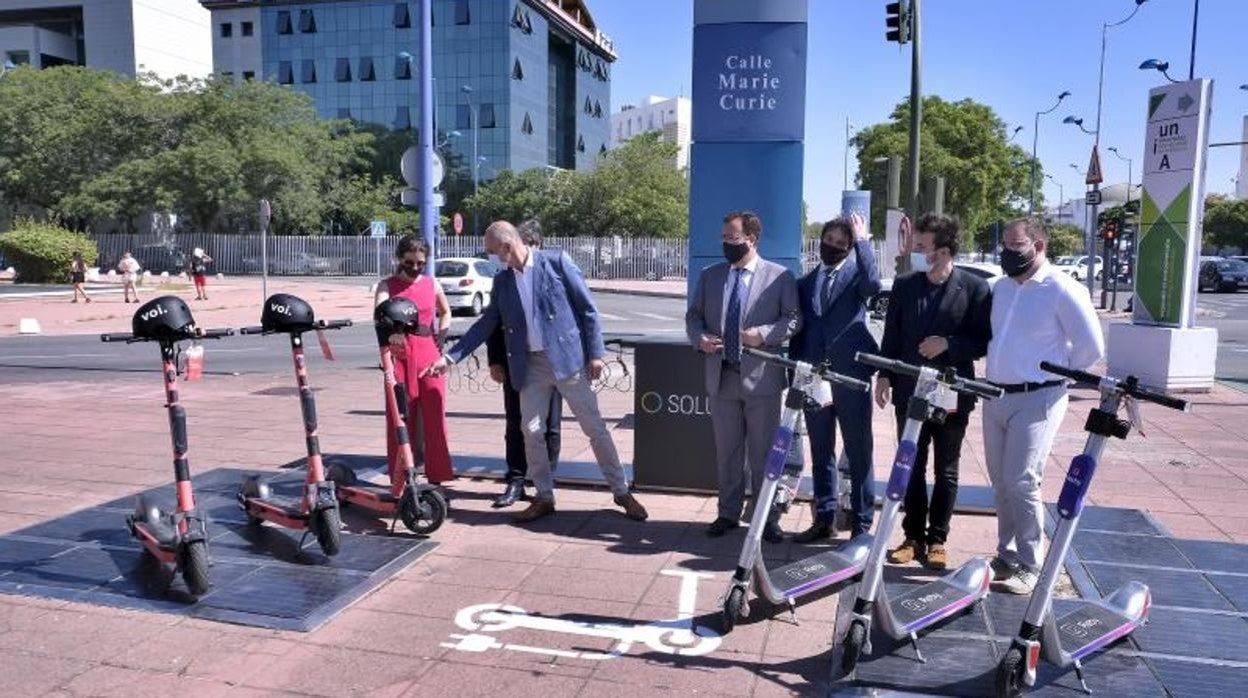 Presentación de los nuevos patinetes eléctricos de alquiler que se ponen en marcha este jueves en Sevilla