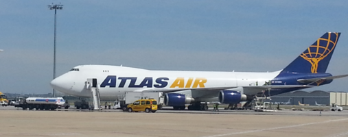 Un Boeing 747 en la plataforma de estacionamiento de San Pablo