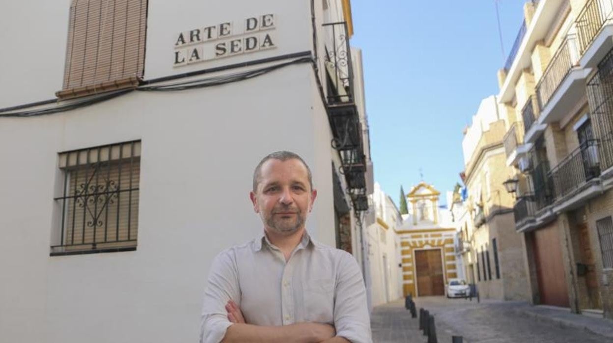 Antonio Valiente Romero ha estudiado la importancia que la industria de la seda tuvo en España