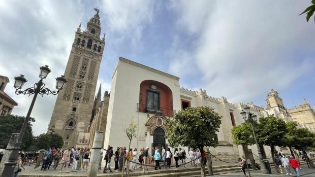 La provincia de Sevilla baja por primera vez de los 100 puntos de tasa de contagios tras nueve meses