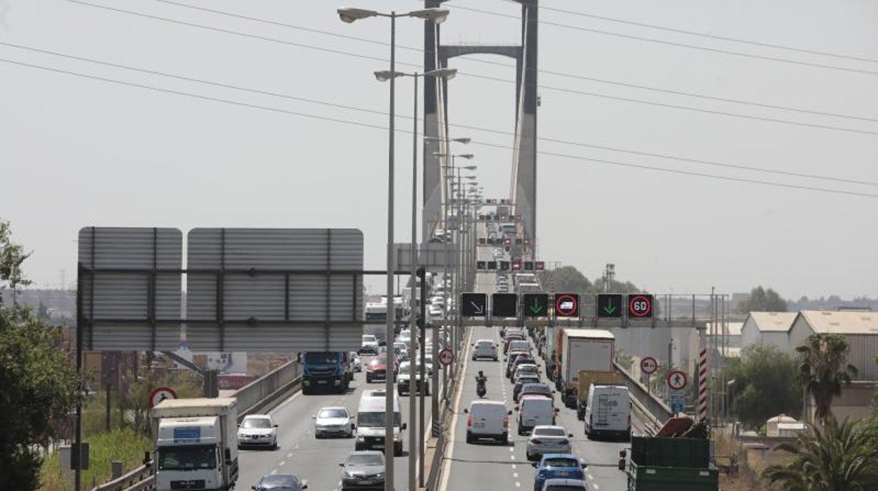 El puente del Centenario en hora punta