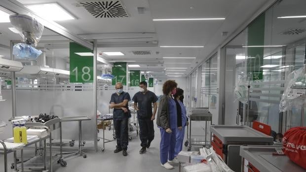 La quinta ola del Covid en Sevilla alcanza un nuevo mínimo de ingresados un mes después del pico