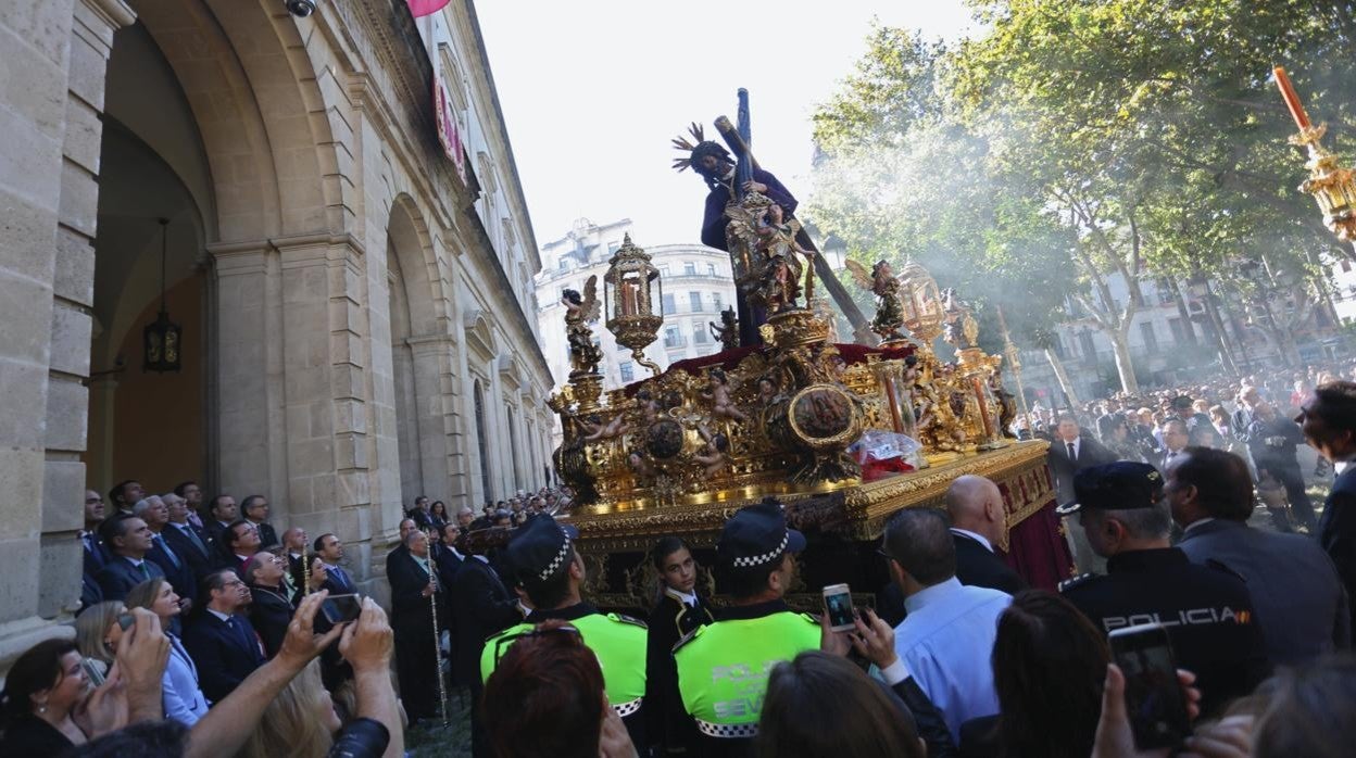 El sindicato de la Policía Local pide a los agentes que no cubran la salida del Gran Poder