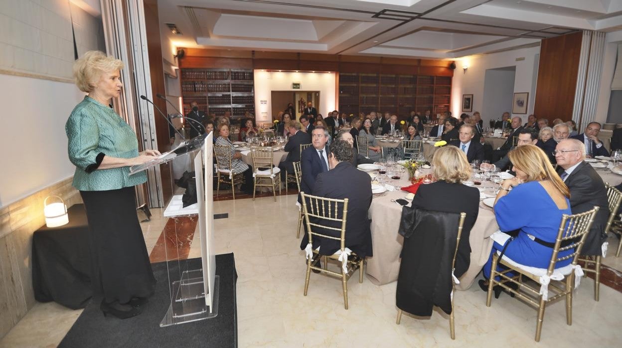 Soledad Becerril durante un momento del discurso que pronunció en la Casa de ABC de Sevilla