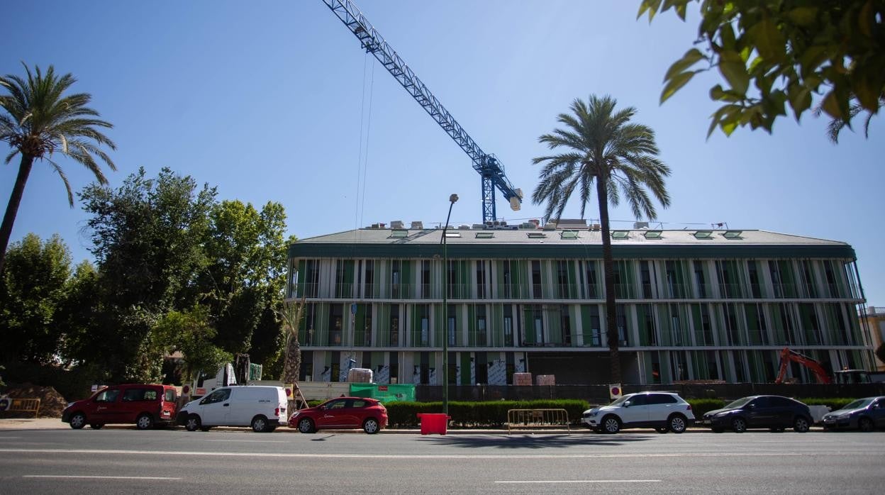 Una de las residencias de la avenida de la Palmera