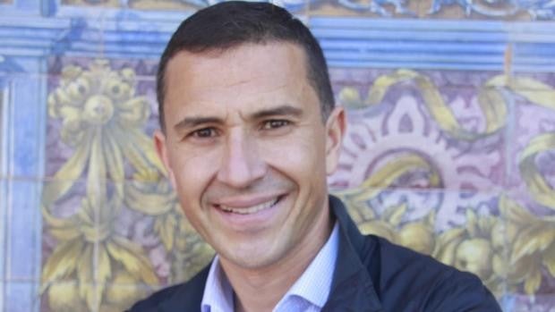 Un enfermero de Valme intenta poner fin a los 34 años de Rueda al frente del Colegio de Enfermería de Sevilla