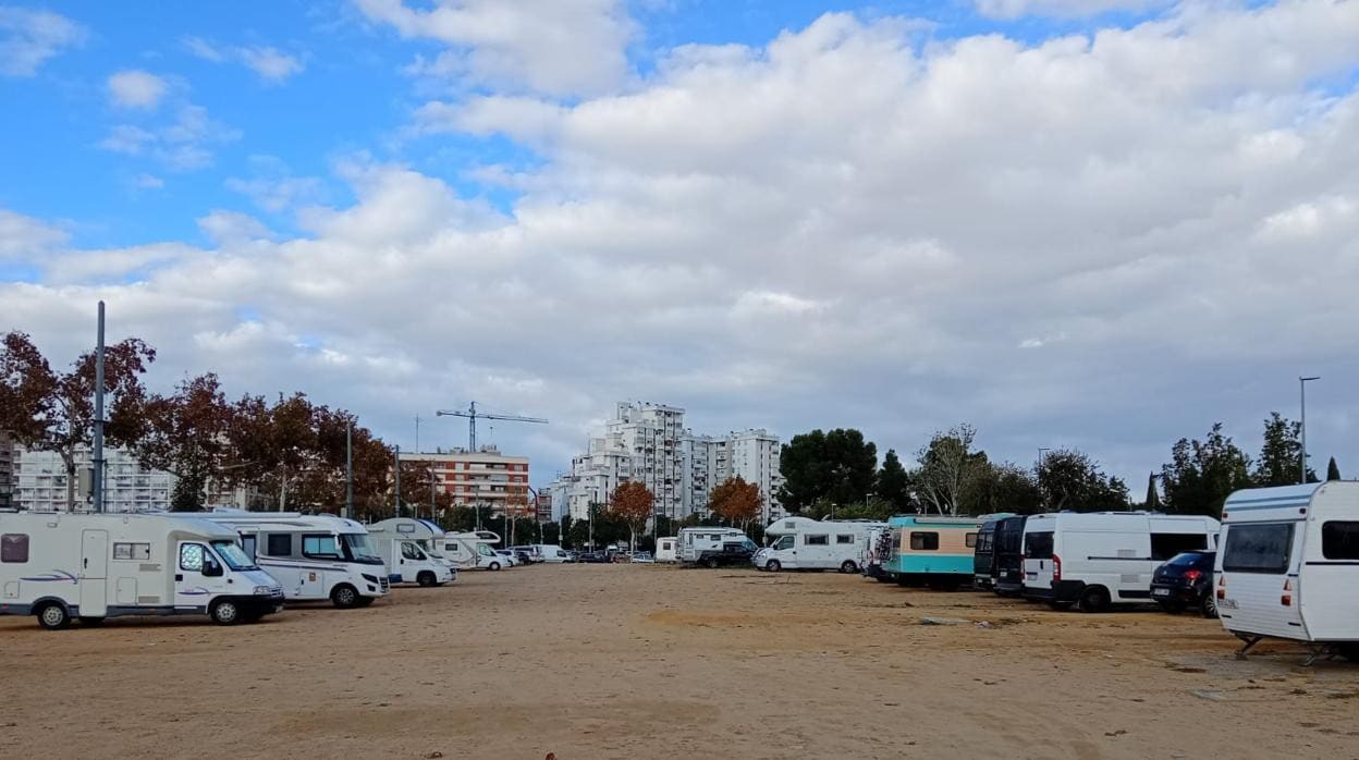 El real de la Feria de Sevilla un camping sin control para el