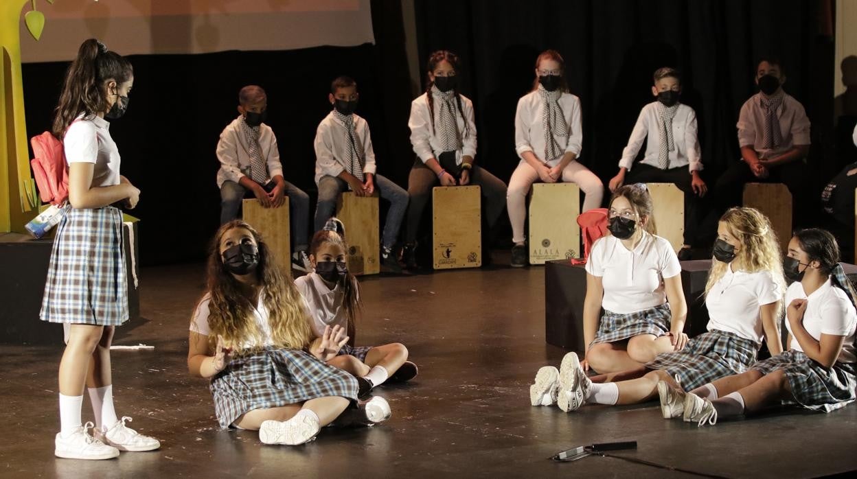 Menores de uno de los programas culturales de la Fundación Alalá