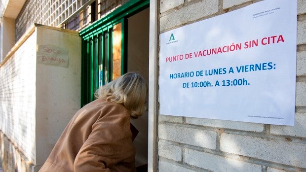 Baja la presión hospitalaria por el Covid-19 en Sevilla, en un día en el que se frenan los fallecimientos