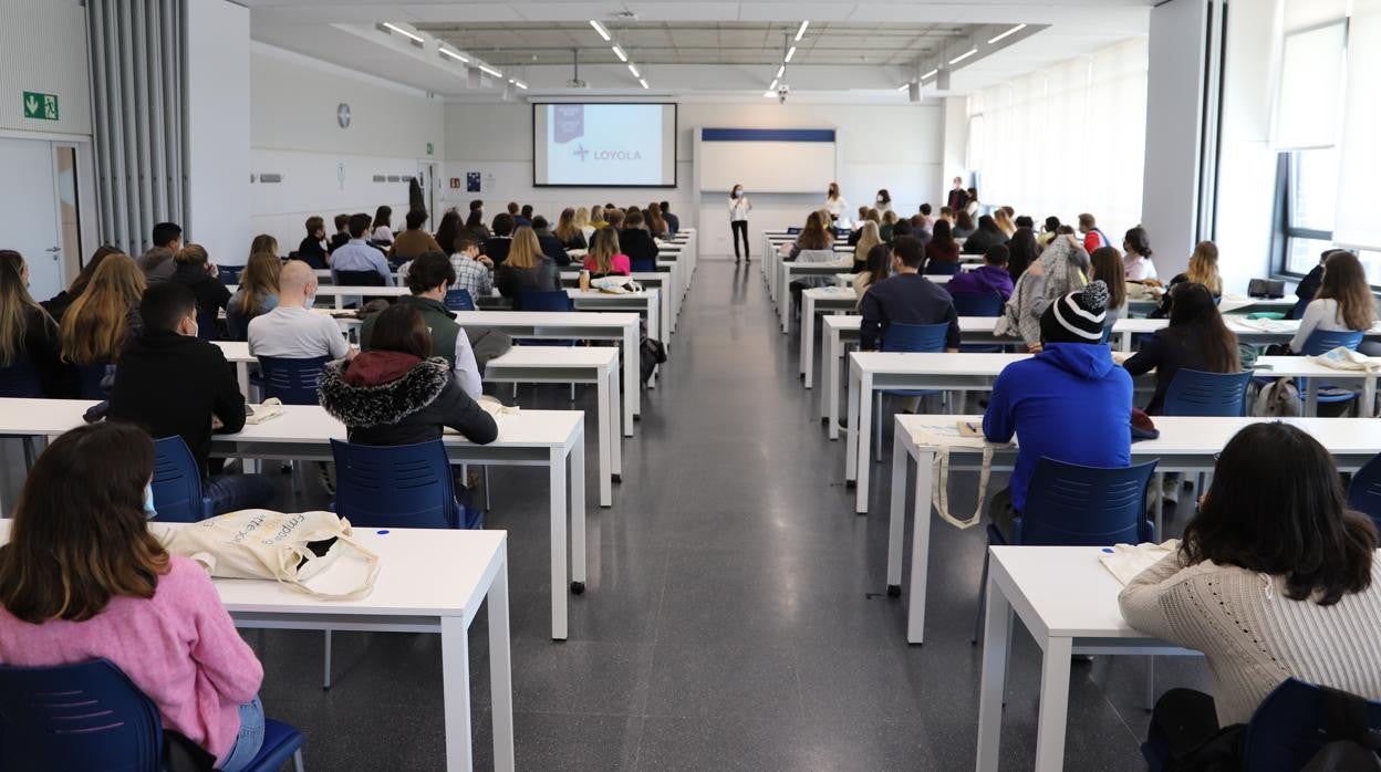 Estudiantes internacionales en la Universidad Loyola