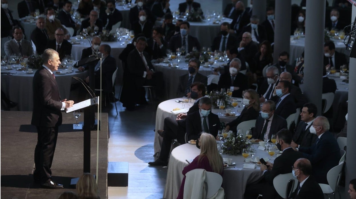 El candidato popular ante un numeroso público en el foro ABC