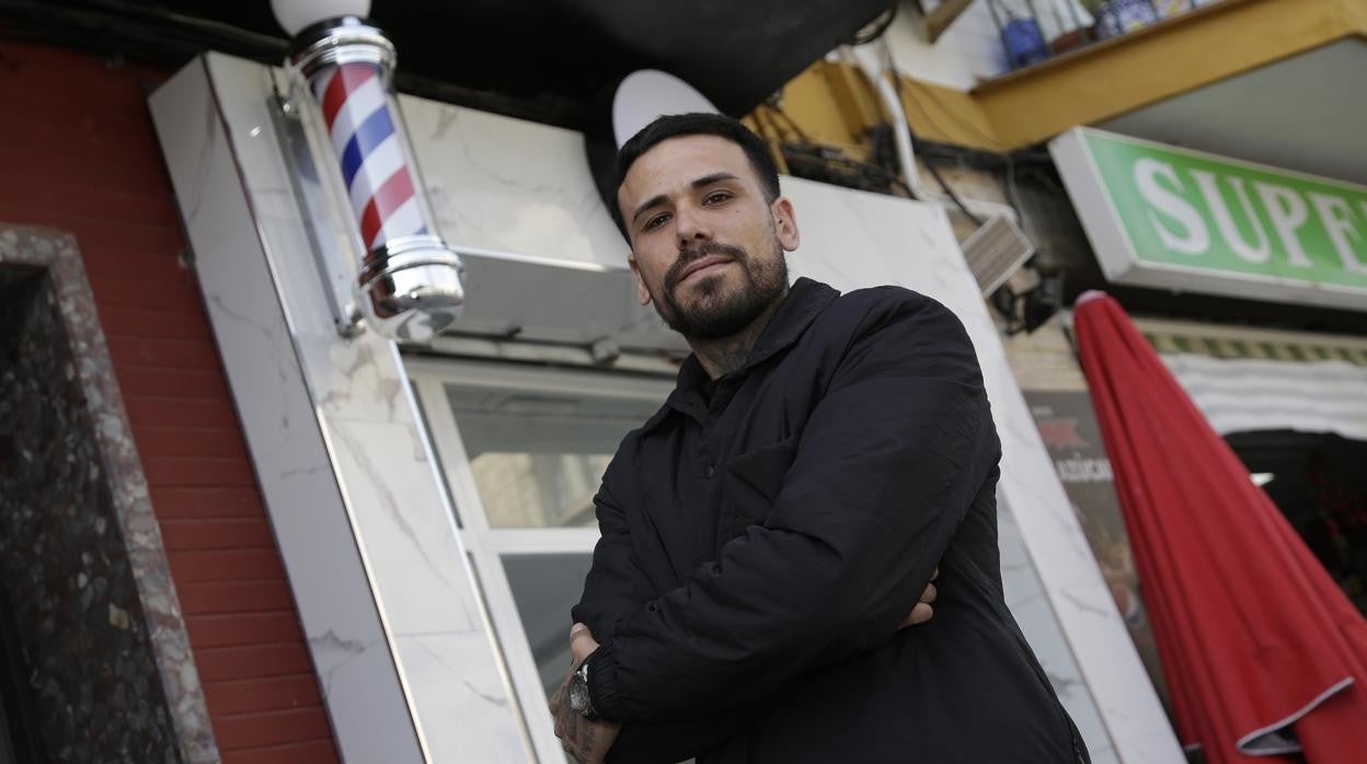 José Manuel Noguera "Mogan" en la barbería de la Macarena que abrirá a finales de febrero o principios de marzo