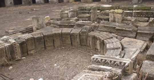 Detalle de la puerta posada en el claustro principal