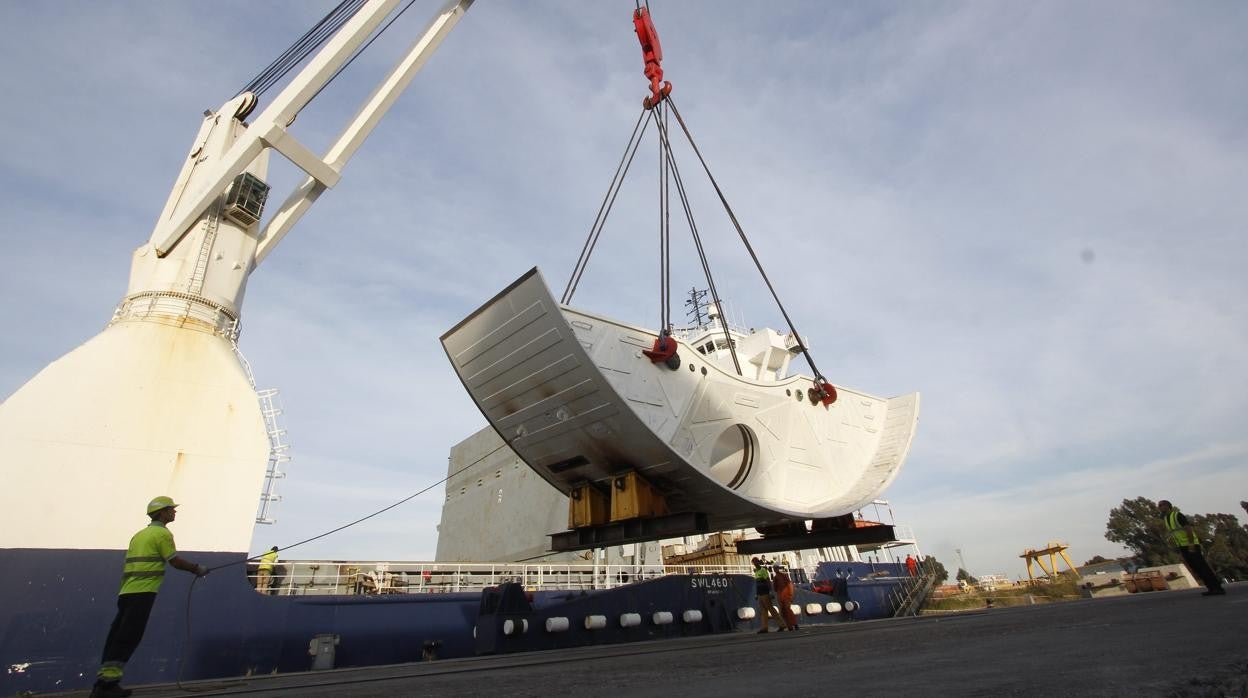 Desembarco de la tuneladora en marzo de 2012, poco antes de paralizar las obras