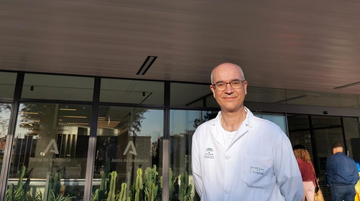 Francisco Campos, jefe de Neumología del Hospital de Valme de Sevilla