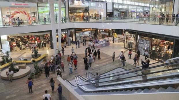 ¿Qué centros comerciales y tiendas abren este puente de Andalucía 2022 en Sevilla?