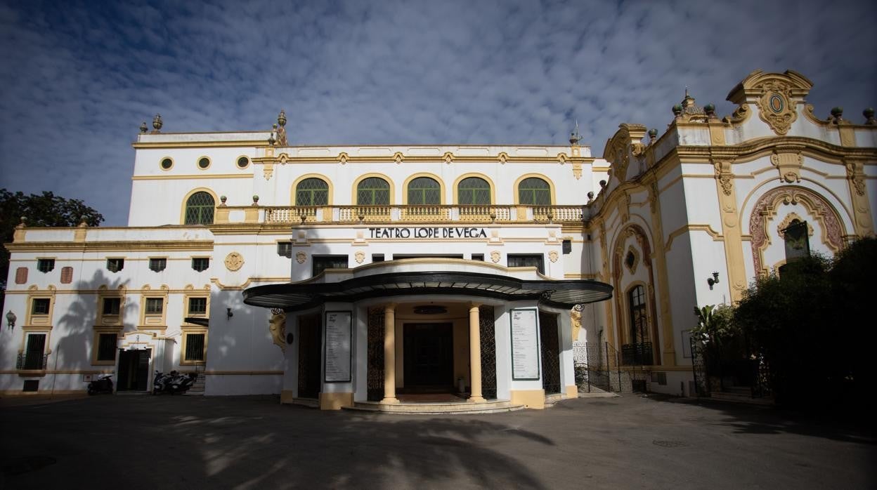 Acceso al Teatro Lope de Vega, junto al Casino de la Exposición