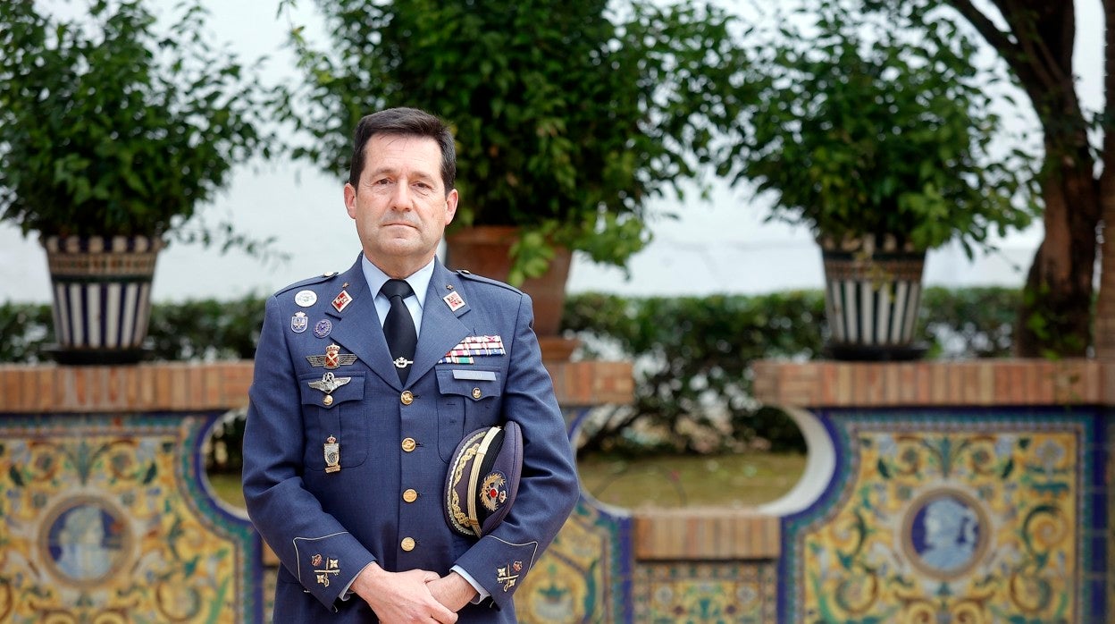 El director de Enseñanza del Ejército del Aire, Enrique Jesús Biosca