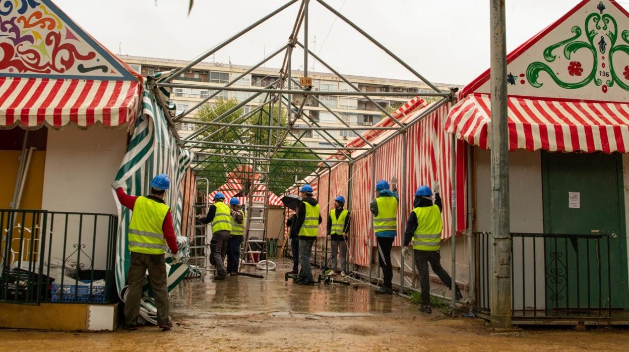 Montaje de las casetas de la Feria
