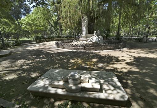 Destrozos en la glorieta de Bécquer