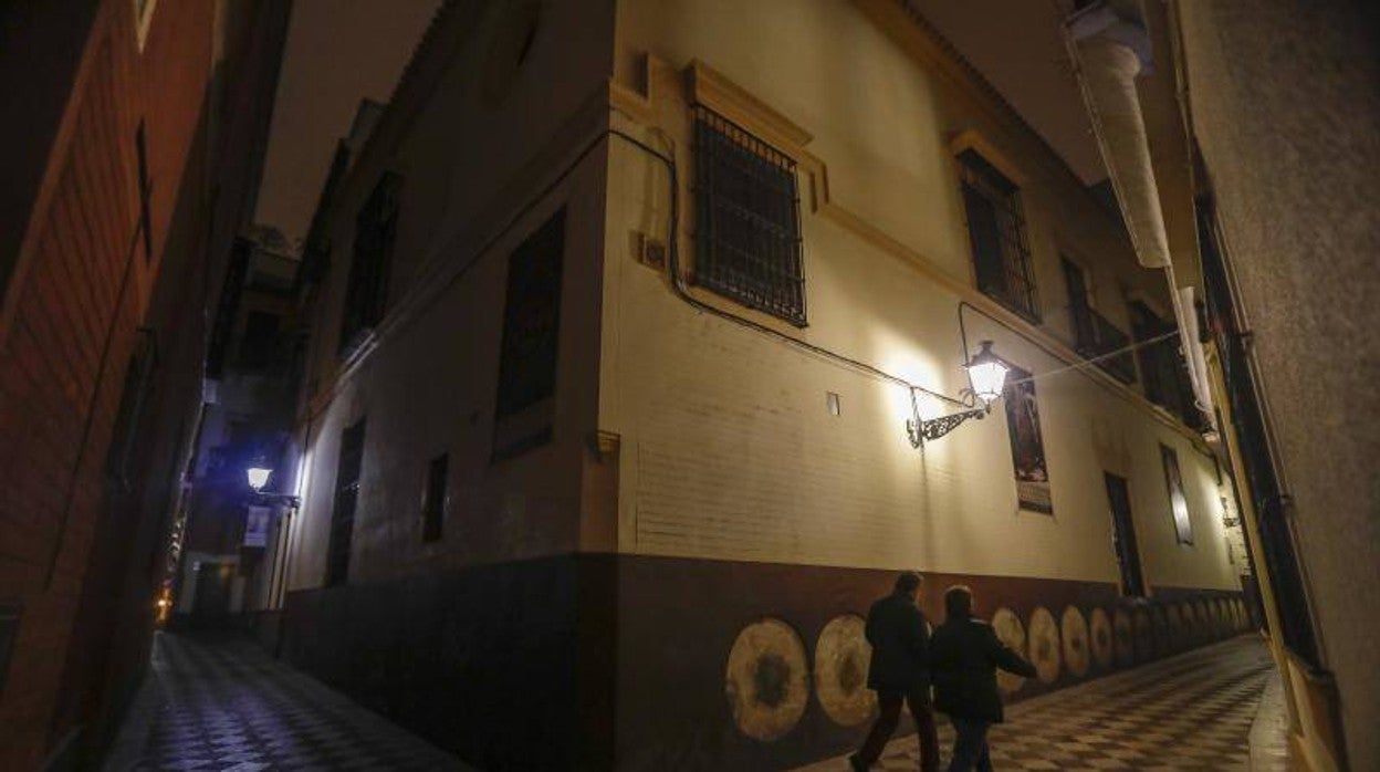 Calles iluminadas del sevillano Barrio de Santa Cruz