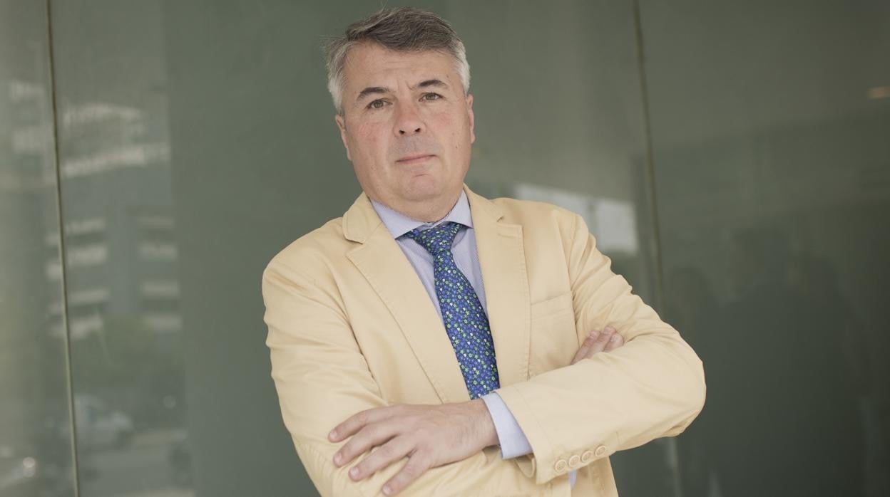 Agustín Martínez, en una imagen de archivo en la puerta de los juzgados de lo Penal, donde se celebrará la vista oral contra el 'Cuco' a partir del jueves