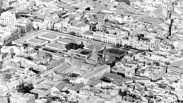 Recordamos cómo era la plaza de la Encarnación antes de las 'Setas' el día que cumplen once años