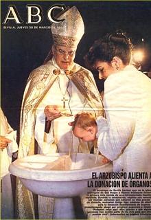 Portada de ABC de Sevilla del 20 de marzo de 1997 con la imagen de Amigo Vallejo bautizando a la hija de Ana María Ornedo, primera trasplantada de hígado de Andalucía y segunda de España que fue madre // ABC