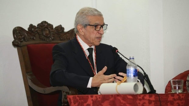 La Academia de Buenas Letras recibe a Braulio Medel como académico de honor