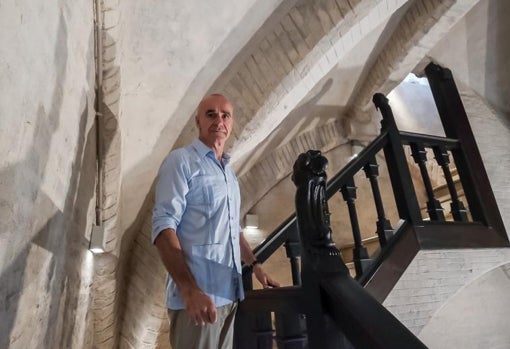 Antonio Muñoz, retratado en la escalera interior del monumento