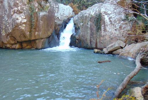 Cascada que encontraremos en el río de la Miel