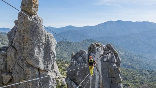 Las vías ferratas más impresionantes de Andalucía para disfrutar del deporte al aire libre