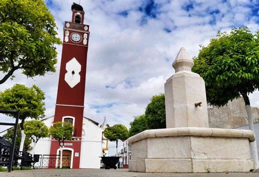 La característica Torre de El Reloj de Almadén de la Plata