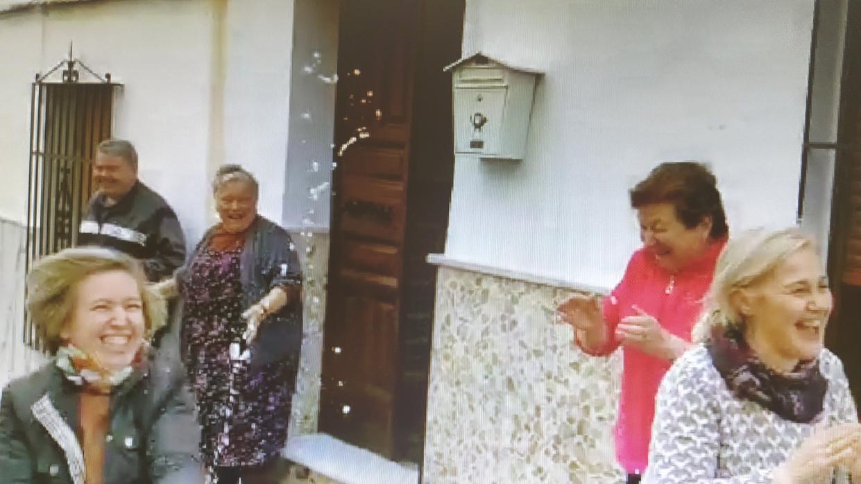 Vecinas celebrado el premio del sorteo