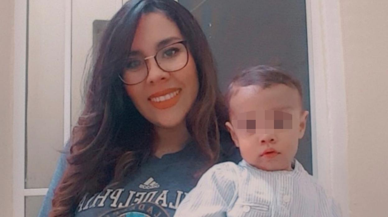 Jackelín junto a su bebé Gael