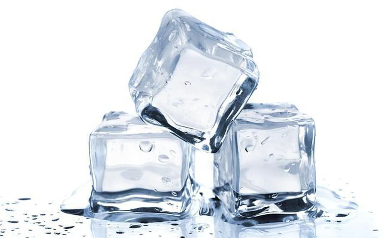 El truco para hacer cubitos de hielo de forma rápida como si fueran  industriales
