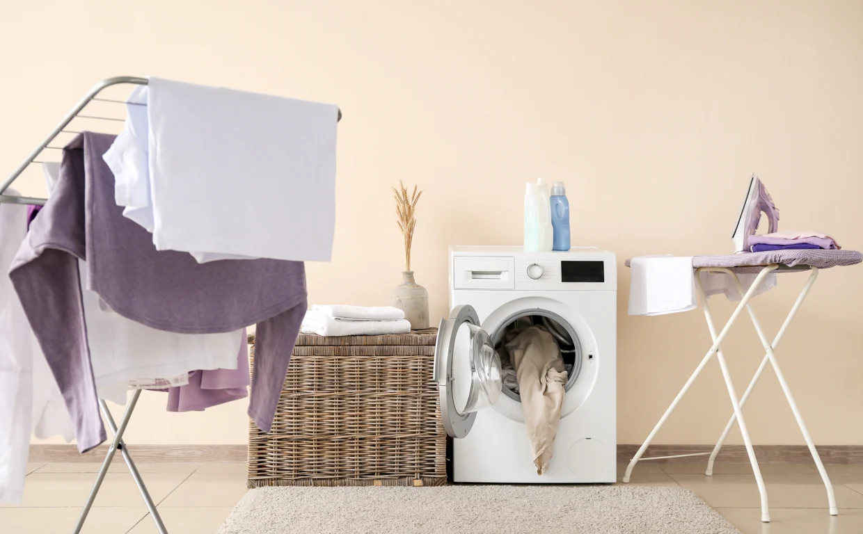 Cinco trucos para secar la ropa dentro de casa