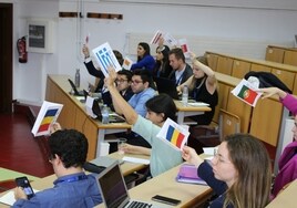 Cien jóvenes simulan esta semana el funcionamiento de la Unión Europea en Málaga