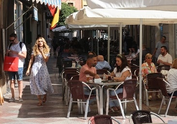 El Ayuntamiento de Córdoba amplía de 33 a 48 las zonas 'calientes' de veladores con especial regulación